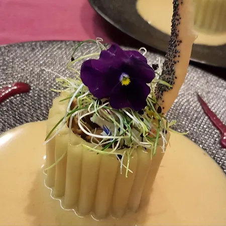 Reves Gourmands, Hotellerie & Gastronomie מלון 3*